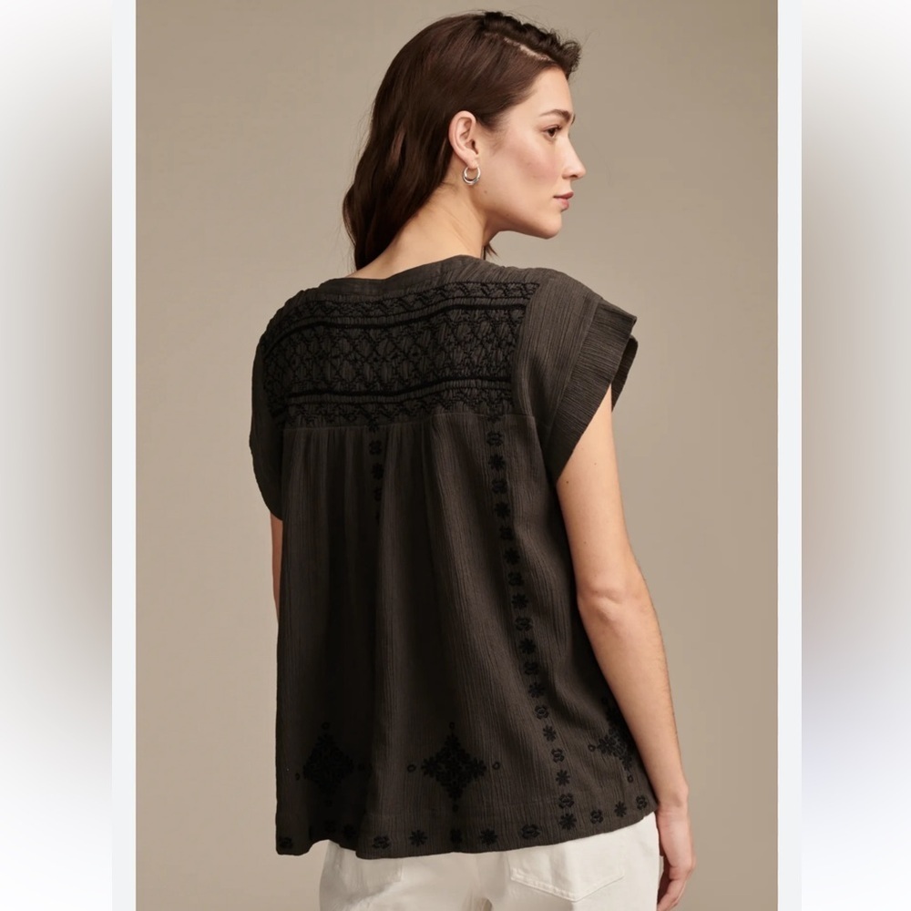 Lucky Brand Cotton Smocked Embroidered Blouse Top size Small - Picture 2 of 11